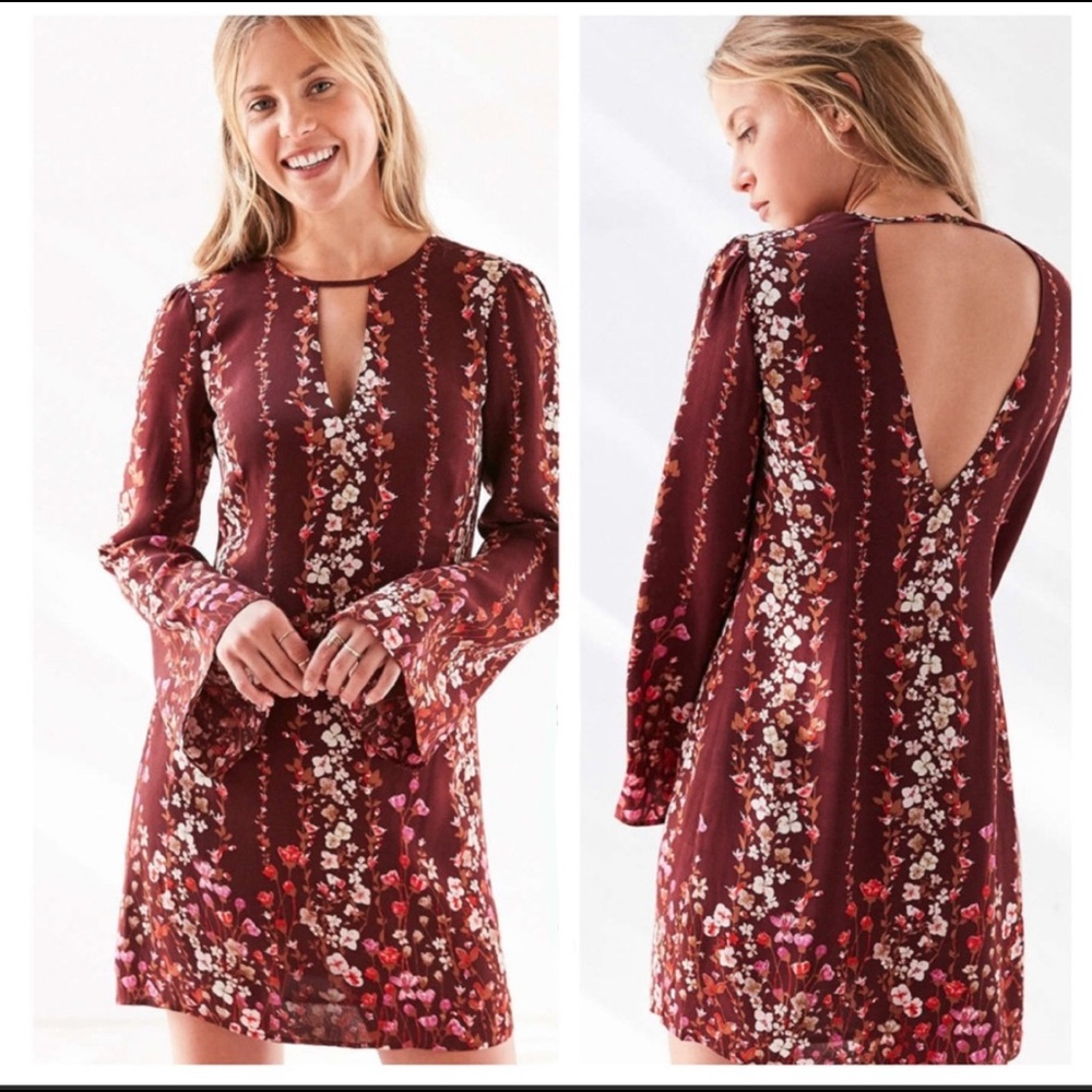 UO Urban Outfitters Charletta Keyhole Shift Dress w Bell Sleeves Bono Floral